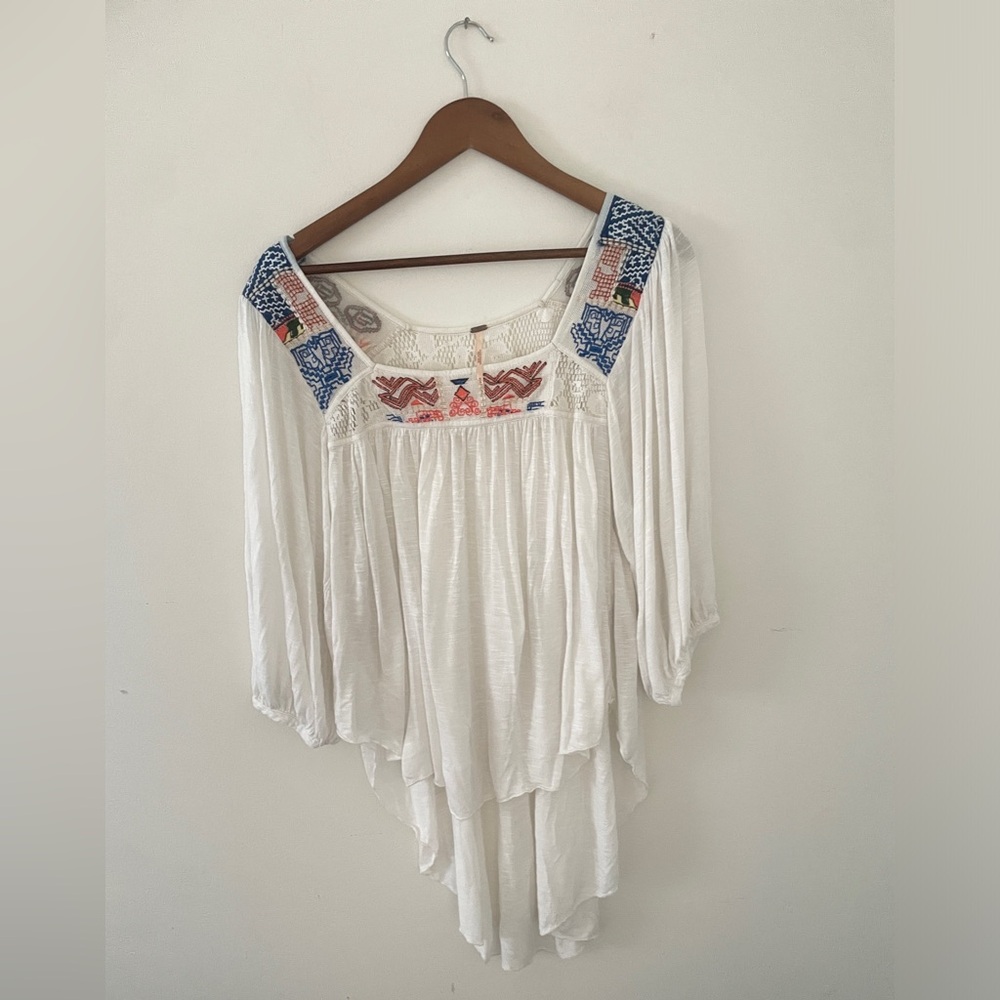𝓯𝓹 FREE PEOPLE Movement by Free People White Top with Blue and Red Embroidery - Picture 3 of 12